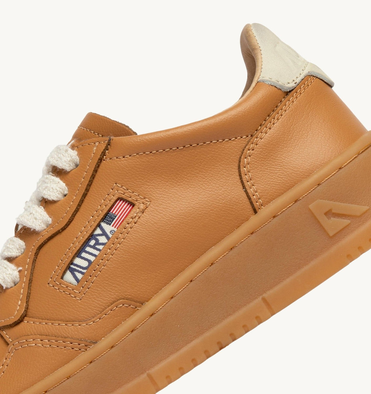 MEDALIST LOW SNEAKERS IN COGNAC AND MARSHMALLOW LEATHER - AUTRY Great Value