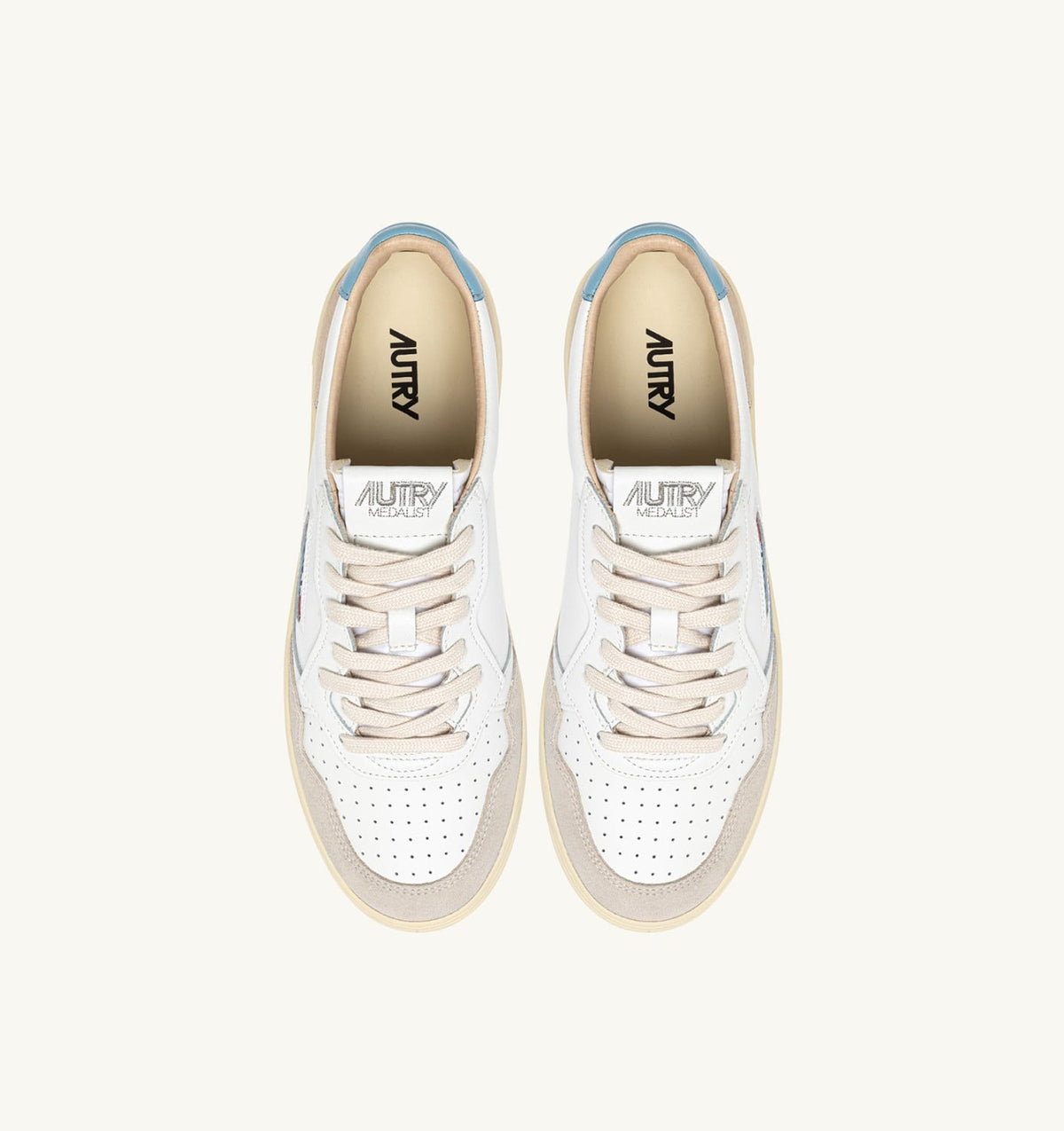 MEDALIST LOW SNEAKERS IN WHITE AND FORGET ME NOT SUEDE AND LEATHER - AUTRY Classic