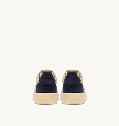 MEDALIST LOW TRICOLOR SNEAKERS IN SUEDE COLOR ECRU PAPYRUS AND BLUE SPACE - AUTRY Quality