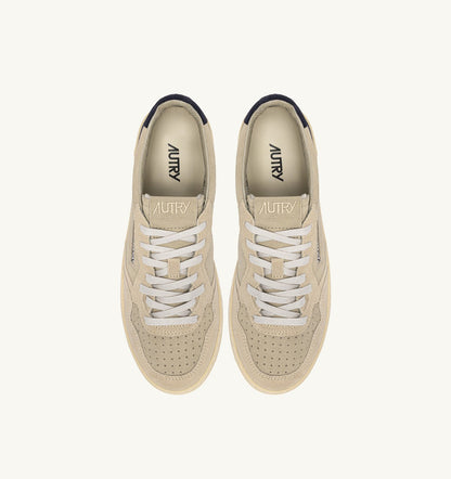 MEDALIST LOW TRICOLOR SNEAKERS IN SUEDE COLOR ECRU PAPYRUS AND BLUE SPACE - AUTRY Quality