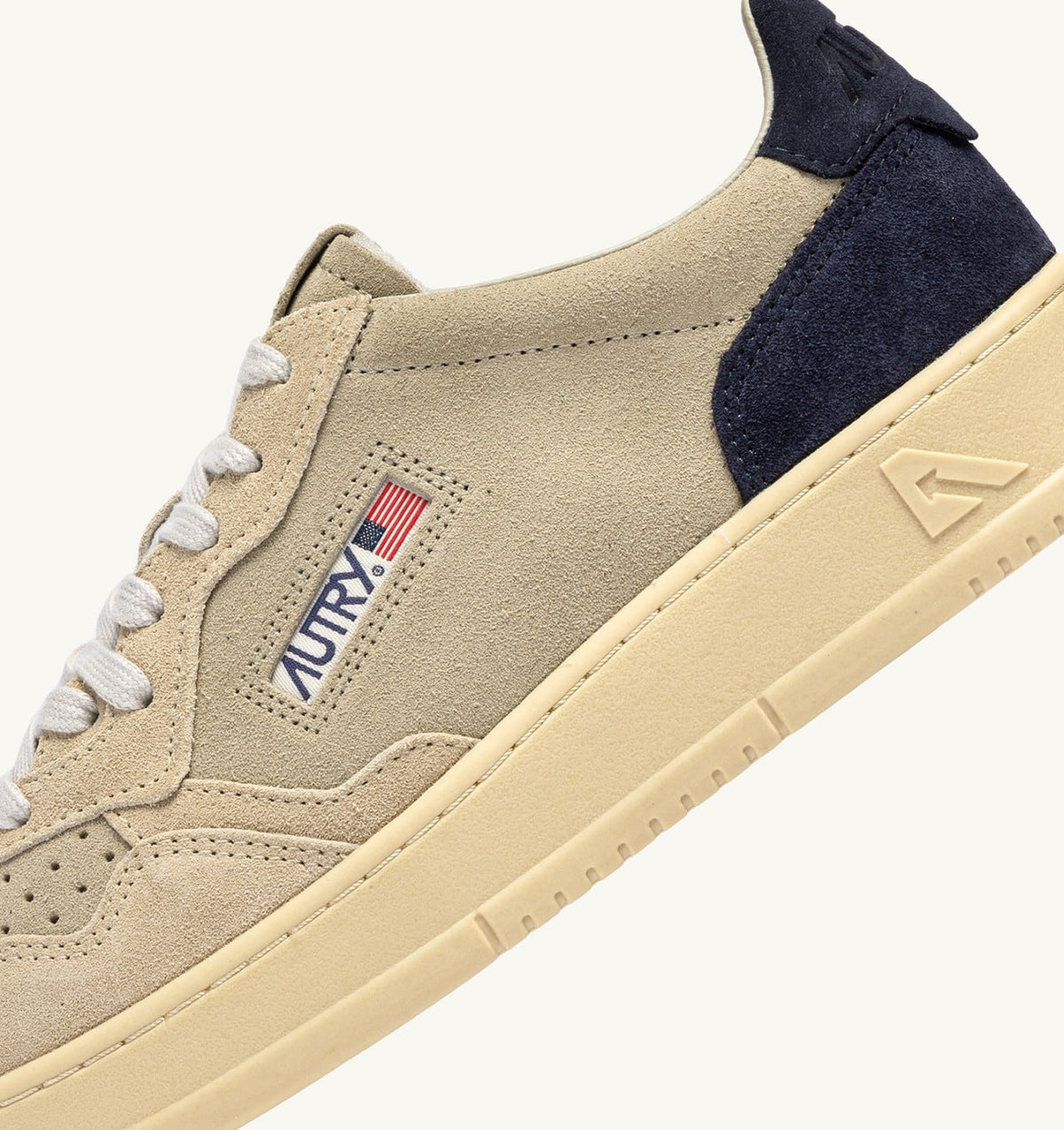 MEDALIST LOW TRICOLOR SNEAKERS IN SUEDE COLOR ECRU PAPYRUS AND BLUE SPACE - AUTRY Quality
