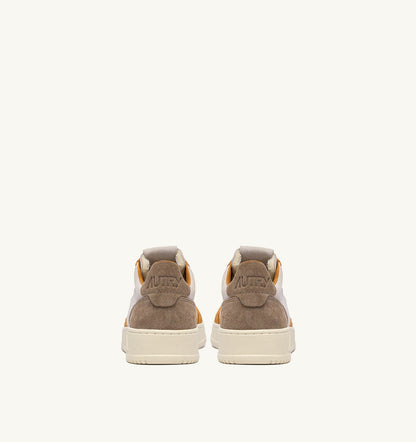 MEDALIST LOW TRICOLOR SNEAKERS IN SUEDE COLOR ANTELOPE WHITE AND BROWN MUSCAT - AUTRY Essential