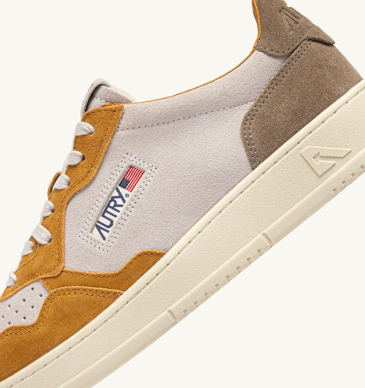 MEDALIST LOW TRICOLOR SNEAKERS IN SUEDE COLOR ANTELOPE WHITE AND BROWN MUSCAT - AUTRY Essential