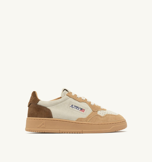 MEDALIST LOW TRICOLOR SNEAKERS IN SUEDE COLOR TUNDRA EGG AND PEANUT - AUTRY Great Value