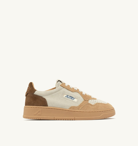MEDALIST LOW TRICOLOR SNEAKERS IN TUNDRA EGG AND PEANUT SUEDE - AUTRY Latest