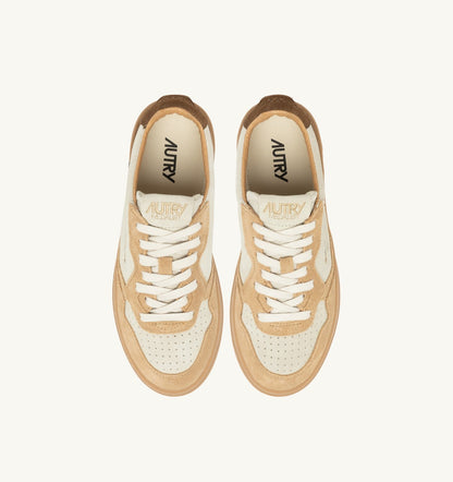 MEDALIST LOW TRICOLOR SNEAKERS IN TUNDRA EGG AND PEANUT SUEDE - AUTRY Latest