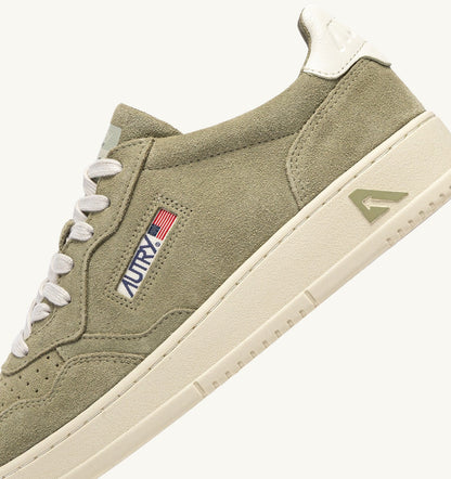 MEDALIST LOW SNEAKERS IN GRAY GREEN AND WHITE SUEDE - AUTRY Quality