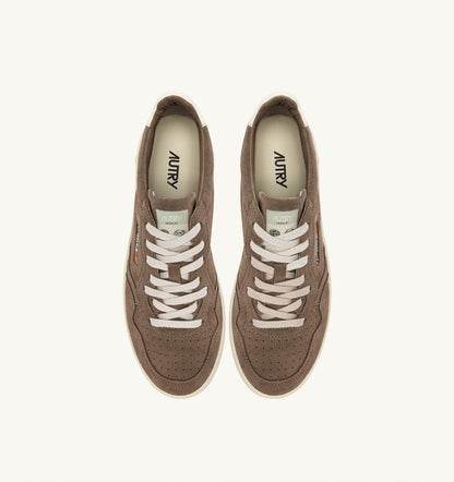 MEDALIST LOW SNEAKERS IN CIGAR AND WHITE SUEDE - AUTRY Classic