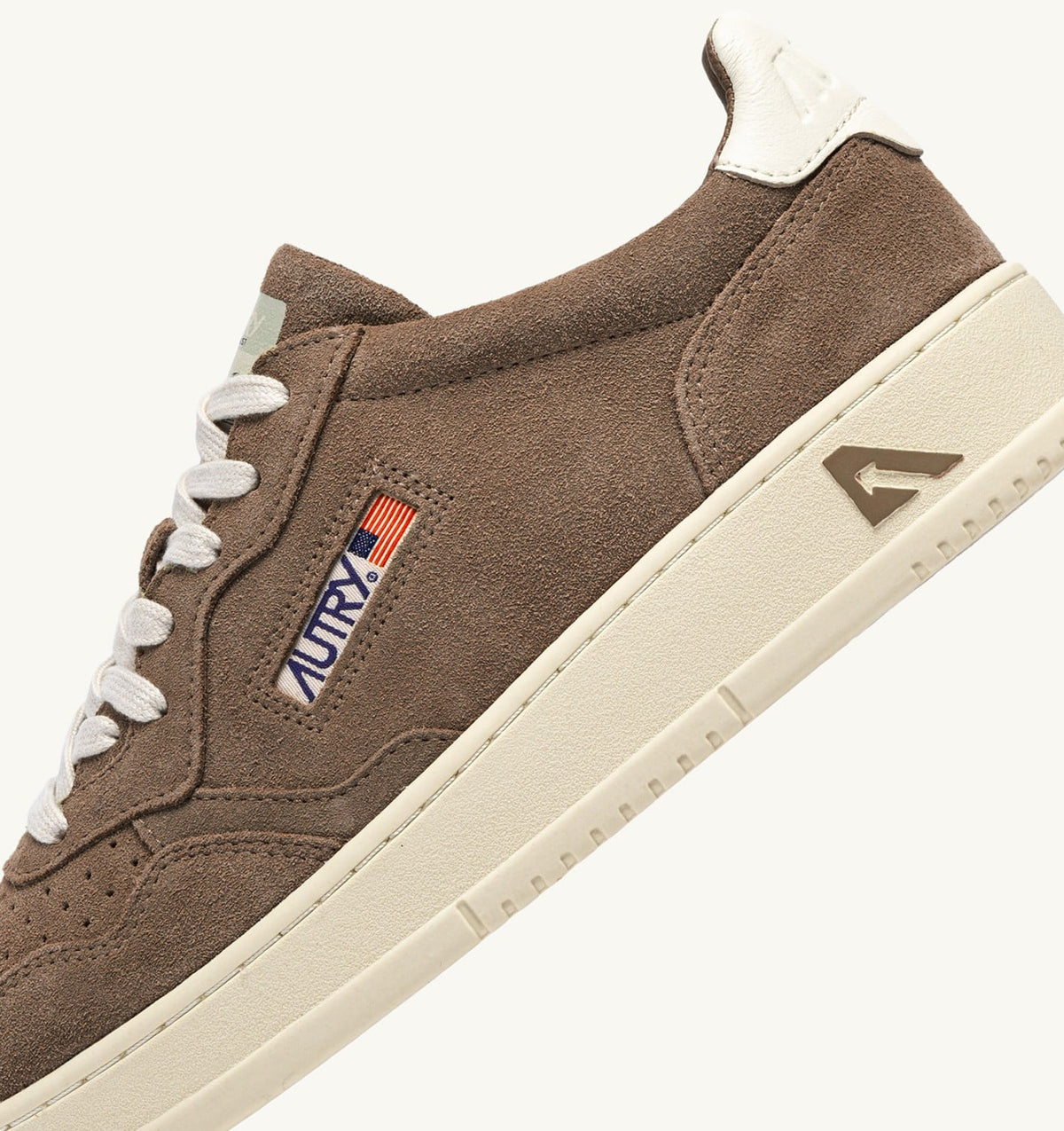 MEDALIST LOW SNEAKERS IN CIGAR AND WHITE SUEDE - AUTRY Classic