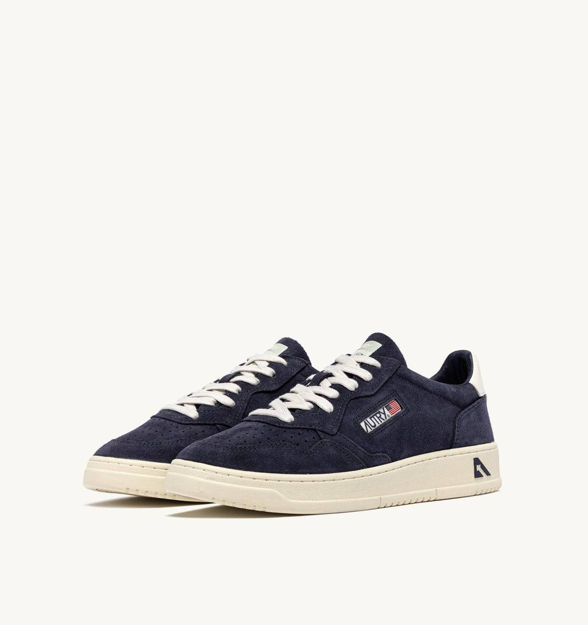 MEDALIST LOW SNEAKERS IN SPACE AND WHITE SUEDE - AUTRY Essential