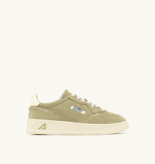 MEDALIST LOW SNEAKERS IN GRAY GREEN AND WHITE SUEDE - AUTRY Everyday