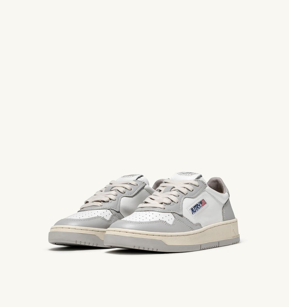 MEDALIST LOW BICOLOR SNEAKERS IN WHITE AND VAPOR LEATHER - AUTRY Essential
