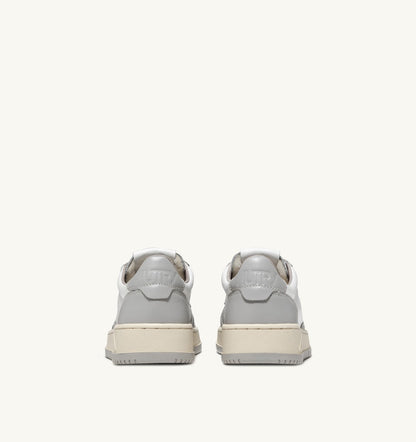MEDALIST LOW BICOLOR SNEAKERS IN WHITE AND VAPOR LEATHER - AUTRY Essential