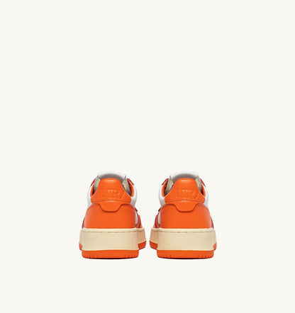 MEDALIST LOW BICOLOR SNEAKERS IN WHITE AND PARSIMMON ORANGE LEATHER - AUTRY Everyday