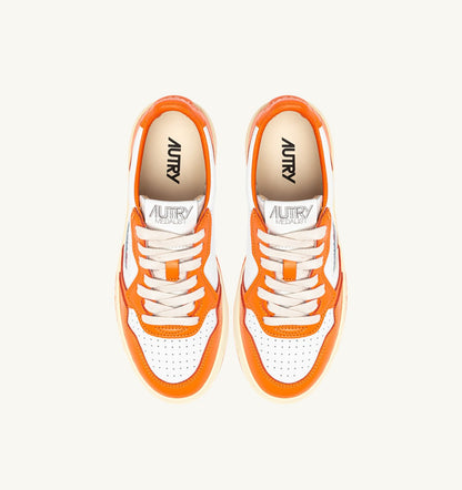 MEDALIST LOW BICOLOR SNEAKERS IN WHITE AND PARSIMMON ORANGE LEATHER - AUTRY Everyday