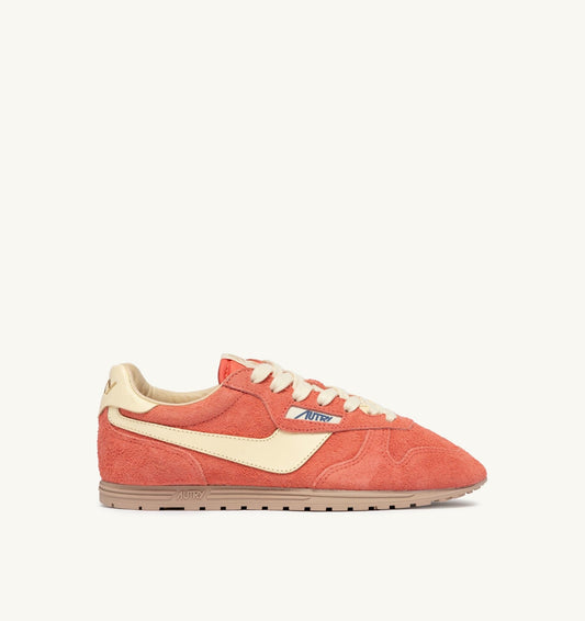 WINDSPIN SNEAKERS IN BLUSH AND RUTABAGA SUEDE AND LEATHER - AUTRY Essential