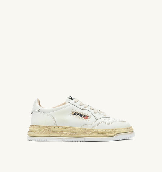MEDALIST LOW SUPER VINTAGE 'Autry x Maison MIHARA YASUHIRO General Scale.' SNEAKERS IN WHITE LEATHER - AUTRY Classic