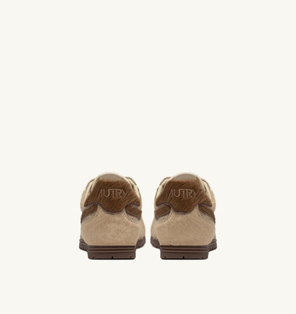 WINDSPIN SNEAKERS IN BEIGE AND BROWN PONY HAIR EFFECT - AUTRY Essential