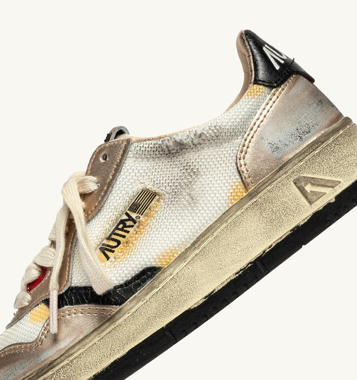 MEDALIST LOW SUPER VINTAGE SNEAKERS IN WHITE MESH, GOLD SUEDE AND BLACK LEATHER - AUTRY Latest