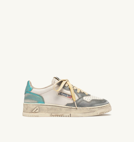 MEDALIST LOW SUPER VINTAGE SNEAKERS IN ASH AND SEA LEATHER - AUTRY Essential
