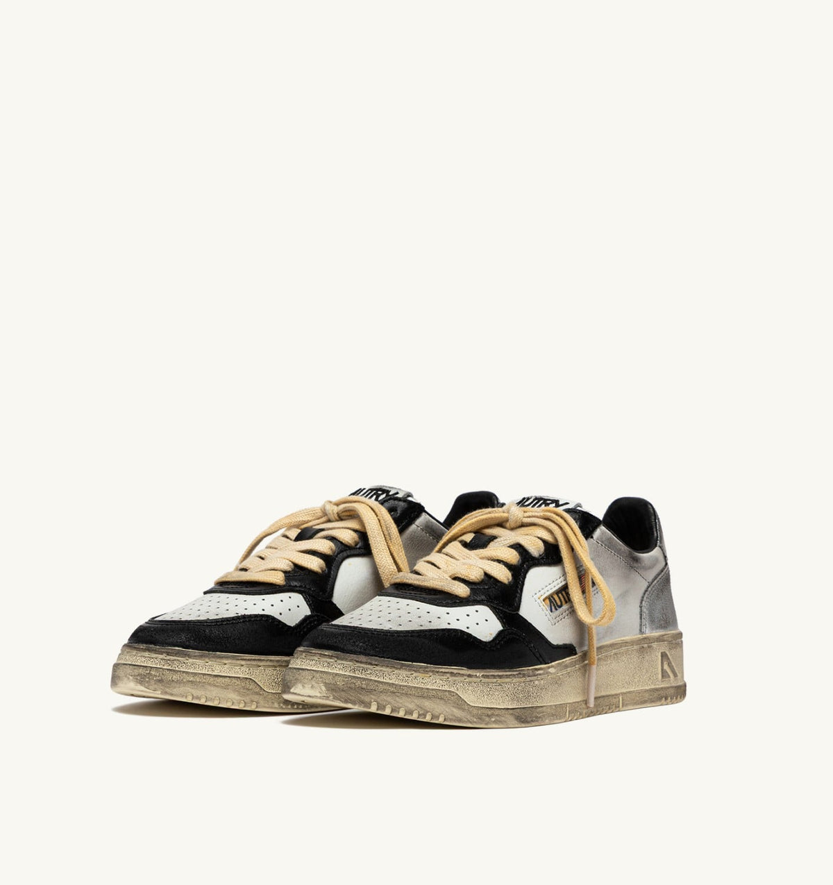 MEDALIST LOW SUPER VINTAGE SNEAKERS LOW IN WHITE BLACK AND SILVER LEATHER - AUTRY Value
