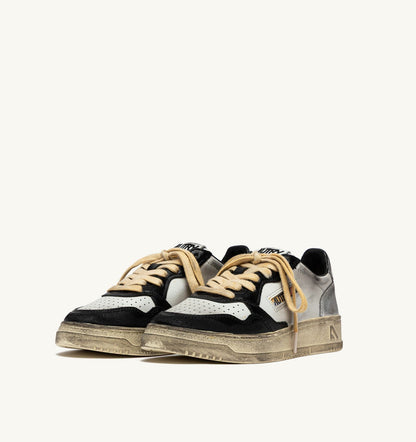 MEDALIST LOW SUPER VINTAGE SNEAKERS LOW IN WHITE BLACK AND SILVER LEATHER - AUTRY Value