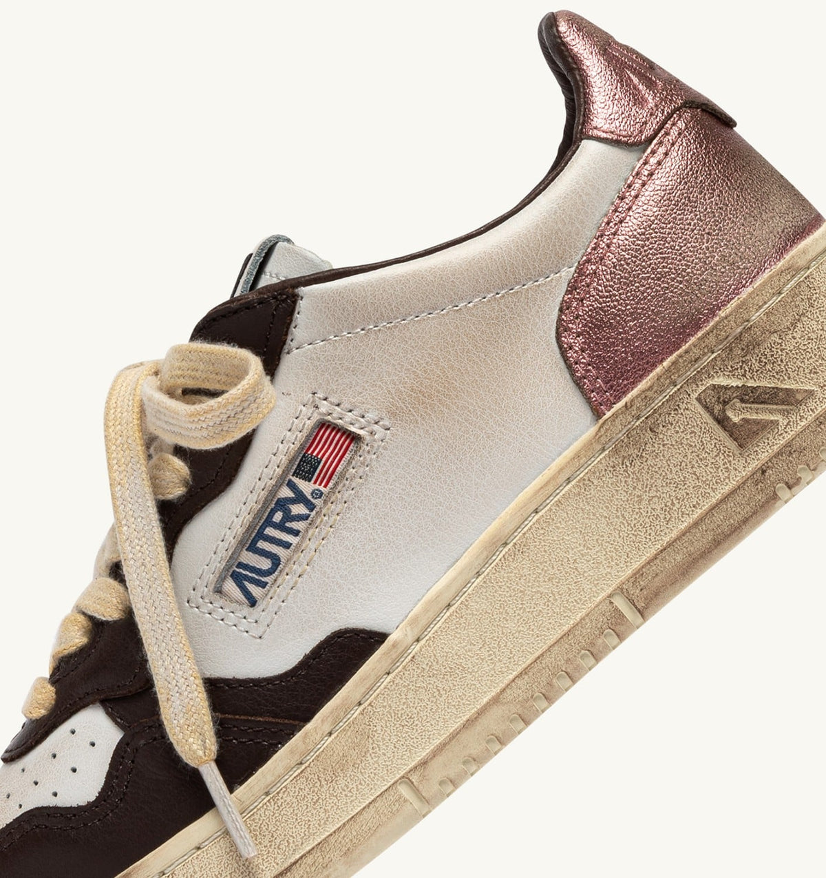 MEDALIST LOW SUPER VINTAGE SNEAKERS IN WHITE, PEONY AND HOT FUDGE LEATHER - AUTRY Great Value