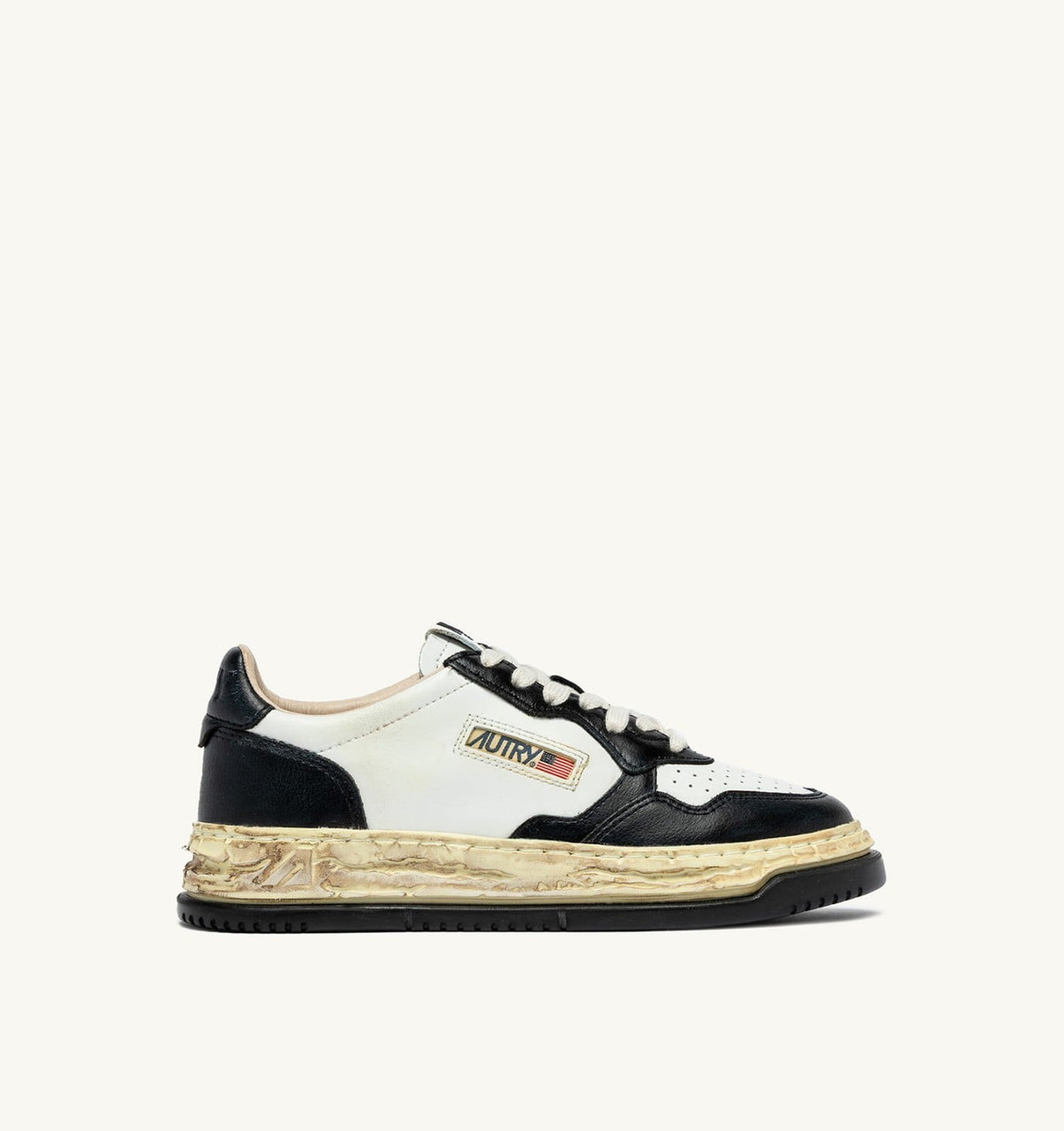 MEDALIST LOW SUPER VINTAGE 'Autry x Maison MIHARA YASUHIRO General Scale.' SNEAKERS IN WHITE AND BLACK LEATHER - AUTRY Quality