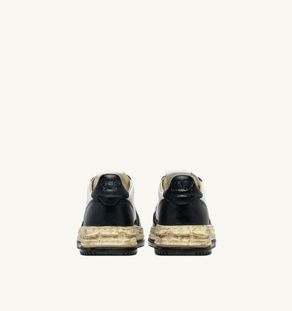 MEDALIST LOW SUPER VINTAGE 'Autry x Maison MIHARA YASUHIRO General Scale.' SNEAKERS IN WHITE AND BLACK LEATHER - AUTRY Quality