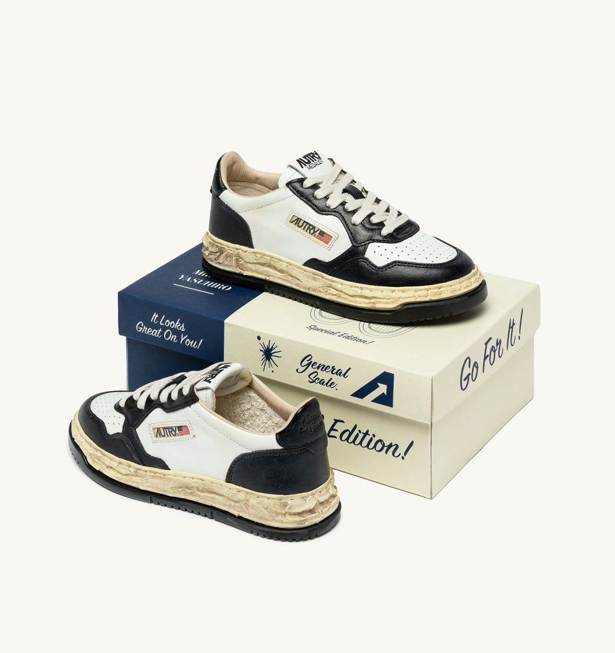 MEDALIST LOW SUPER VINTAGE 'Autry x Maison MIHARA YASUHIRO General Scale.' SNEAKERS IN WHITE AND BLACK LEATHER - AUTRY Quality
