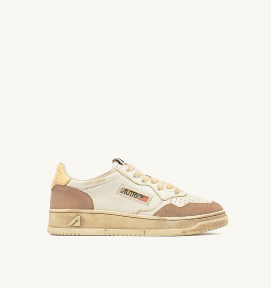 MEDALIST LOW SUPER VINTAGE SNEAKERS IN WHITE AND PHARD LEATHER AND SUEDE - AUTRY Classic
