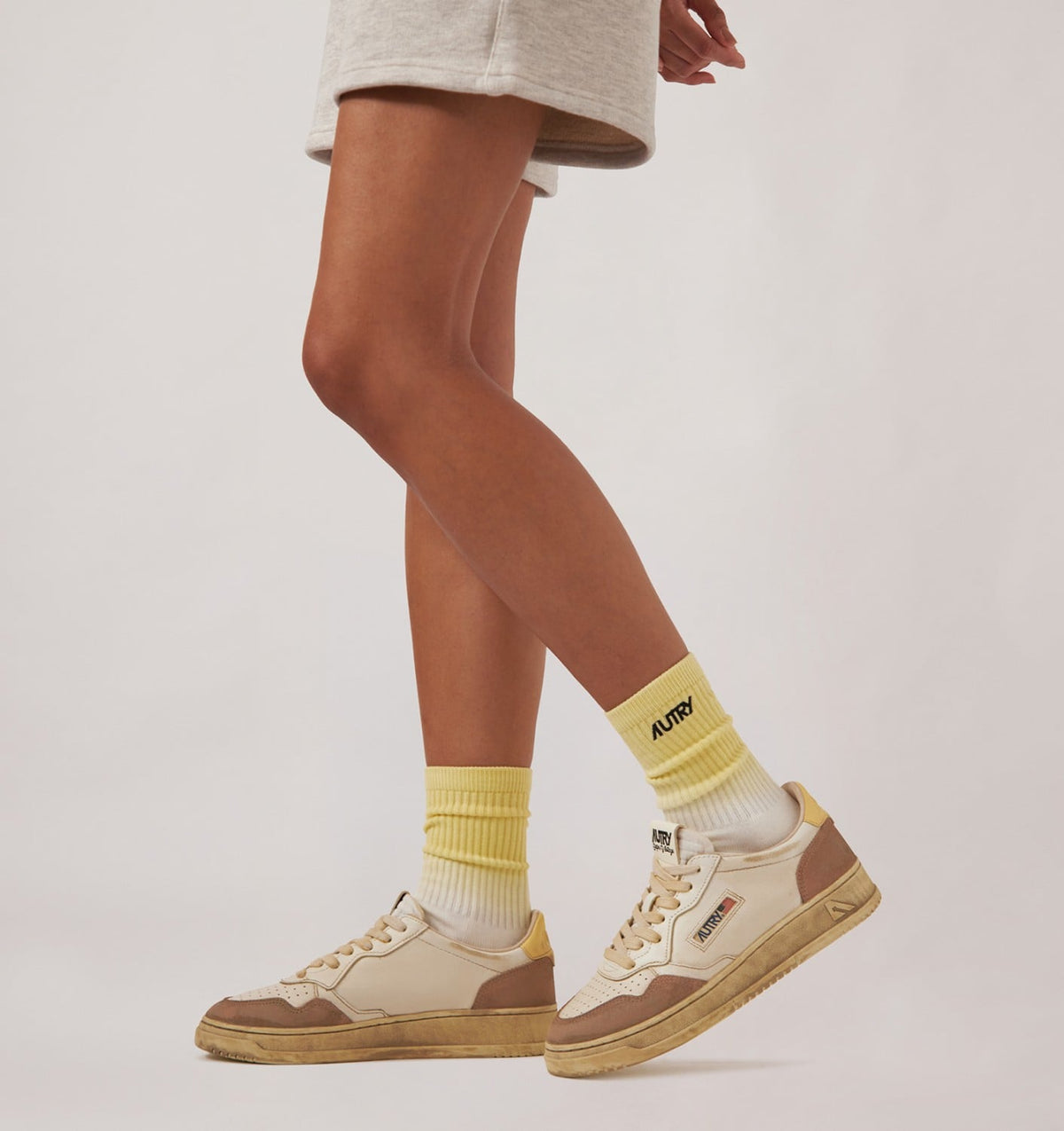 MEDALIST LOW SUPER VINTAGE SNEAKERS IN WHITE AND PHARD LEATHER AND SUEDE - AUTRY Classic