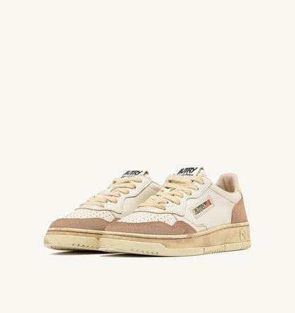 MEDALIST LOW SUPER VINTAGE SNEAKERS IN WHITE AND PHARD LEATHER AND SUEDE - AUTRY Classic
