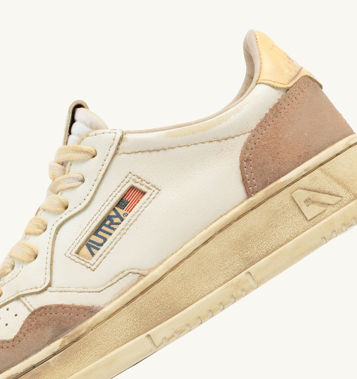 MEDALIST LOW SUPER VINTAGE SNEAKERS IN WHITE AND PHARD LEATHER AND SUEDE - AUTRY Classic