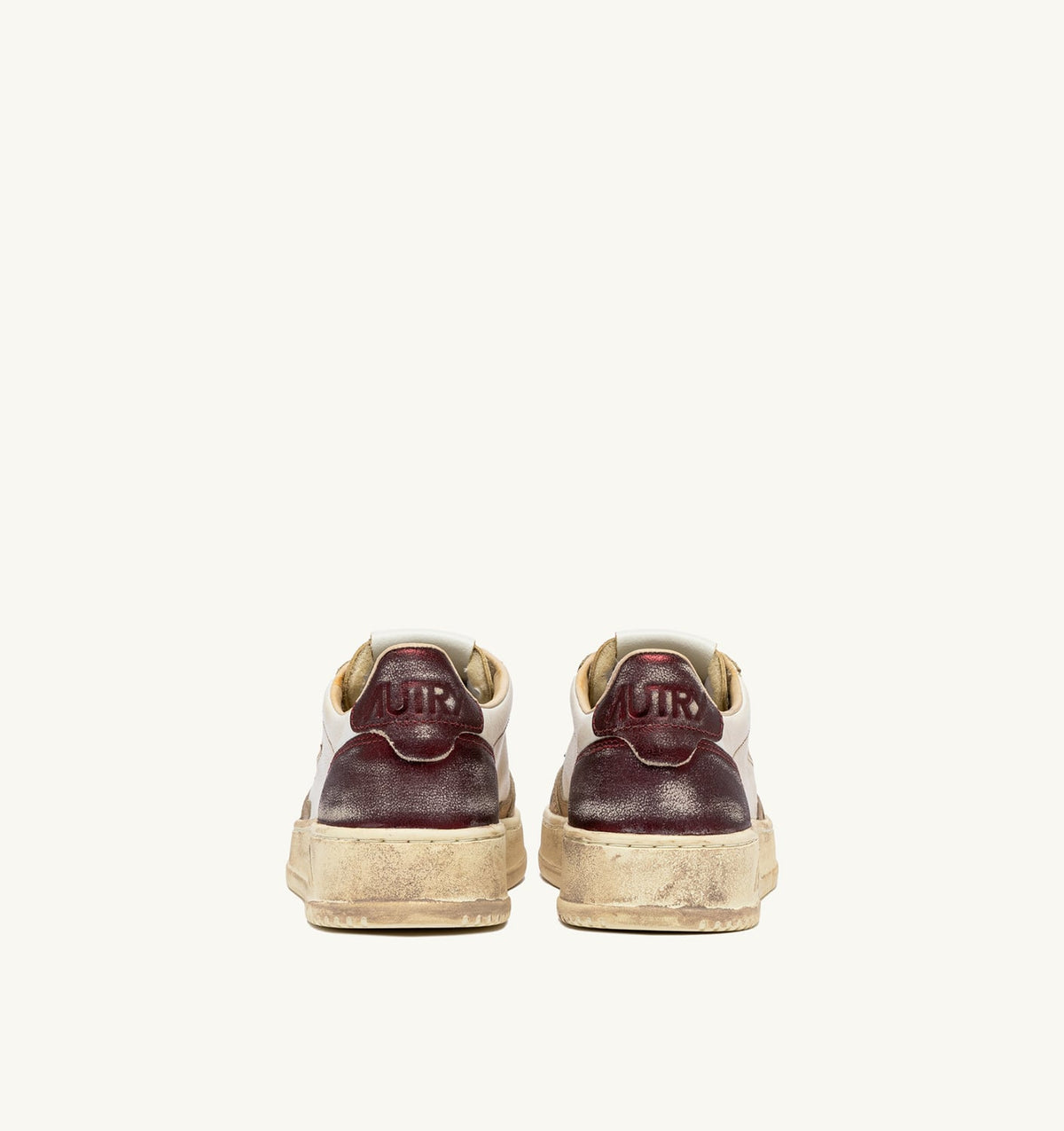 MEDALIST LOW SUPER VINTAGE SNEAKERS IN PLATINUM AND VIOLET BRUSHED LEATHER - AUTRY Essential