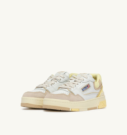 SNEAKERS CLC LOW IN WHITE BOULDER AND LEMON MERINGUE LEATHER AND SUEDE - AUTRY Value