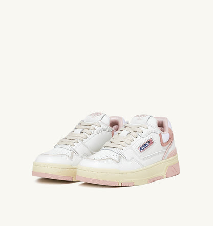 CLC LOW SNEAKERS IN WHITE LEATHER AND POWDER PINK SUEDE - AUTRY Classic