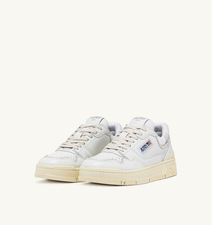 CLC LOW SNEAKERS IN WHITE LEATHER AND SUEDE - AUTRY Essential