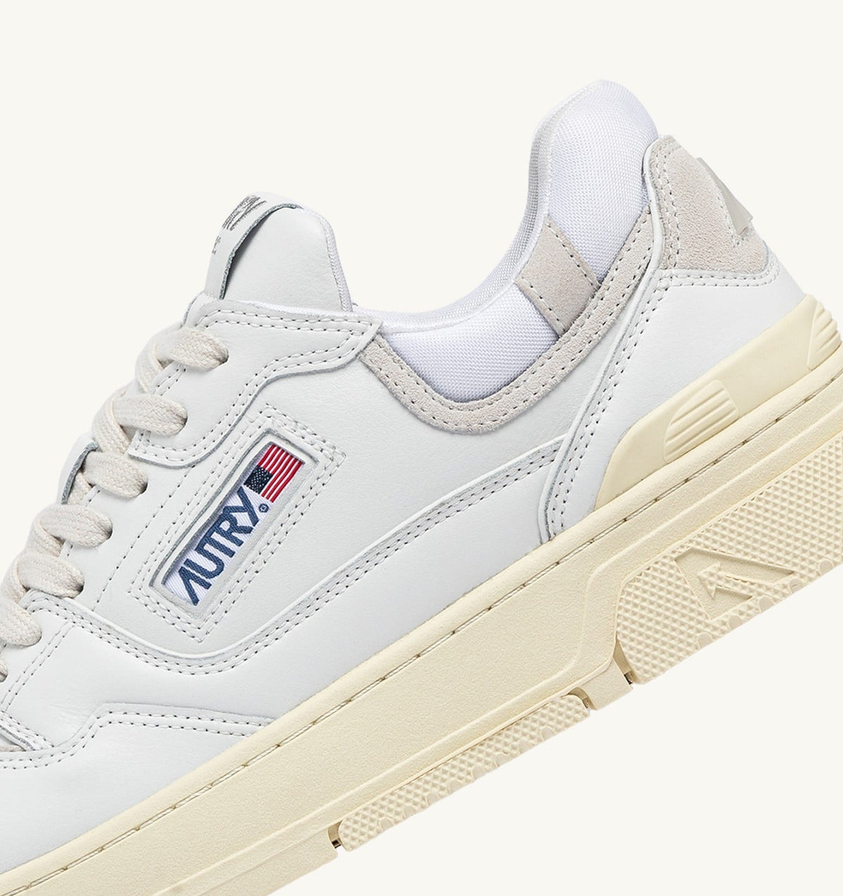 CLC LOW SNEAKERS IN WHITE LEATHER AND SUEDE - AUTRY Essential