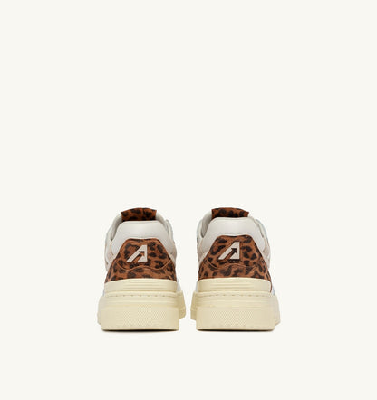 CLC LOW SNEAKERS IN LEATHER COLOR WHITE AND LEOPARD - AUTRY Essential