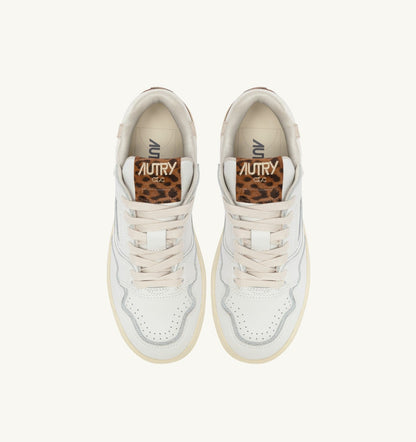 CLC LOW SNEAKERS IN LEATHER COLOR WHITE AND LEOPARD - AUTRY Essential
