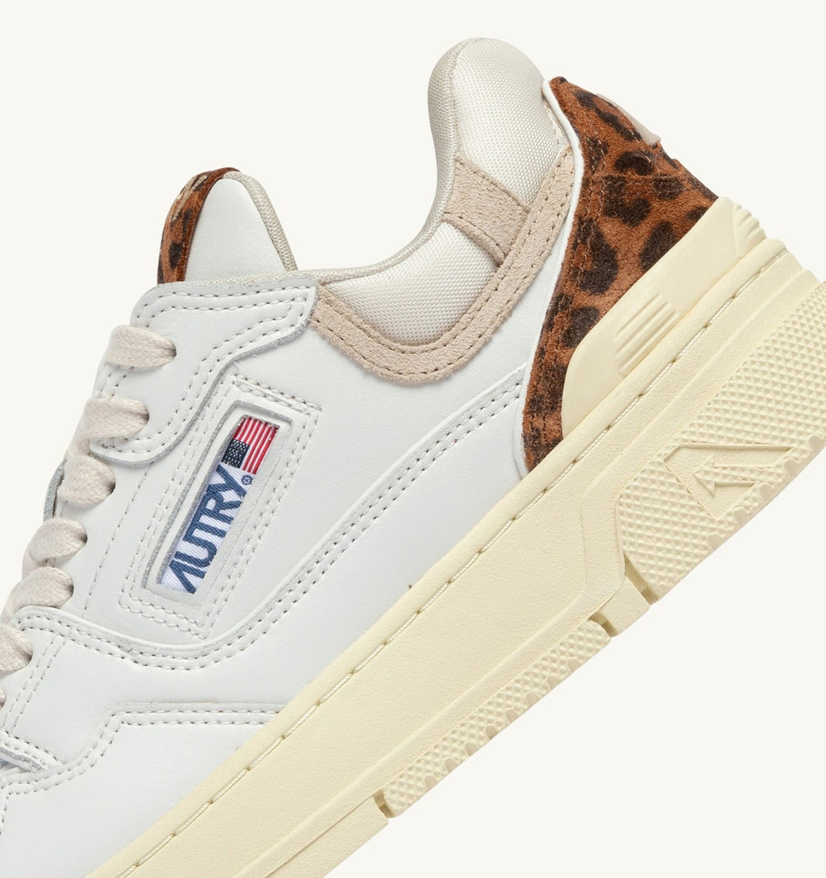 CLC LOW SNEAKERS IN LEATHER COLOR WHITE AND LEOPARD - AUTRY Essential