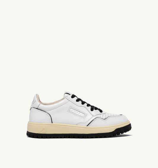 GOLF LOW SNEAKERS IN WHITE AND BLACK LEATHER - AUTRY Great Value