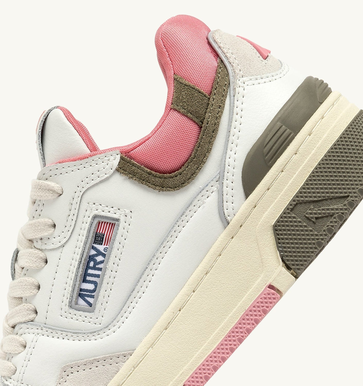 CLC LOW SNEAKERS IN WHITE AND GERANIUM LEATHER SUEDE - AUTRY Essential