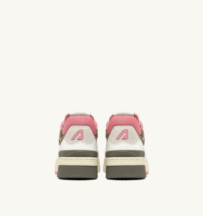 CLC LOW SNEAKERS IN WHITE AND GERANIUM LEATHER SUEDE - AUTRY Essential