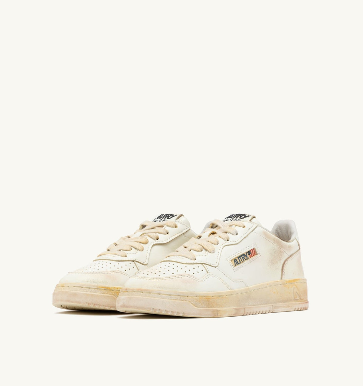 MEDALIST LOW SUPER VINTAGE SNEAKERS IN WHITE LEATHER - AUTRY Classic