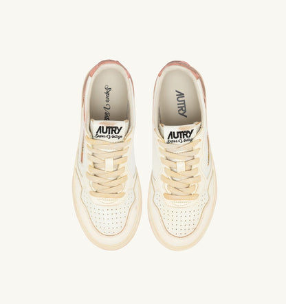 MEDALIST LOW SUPER VINTAGE SNEAKERS IN WHITE SALMON AND VANILLA LEATHER - AUTRY Essential