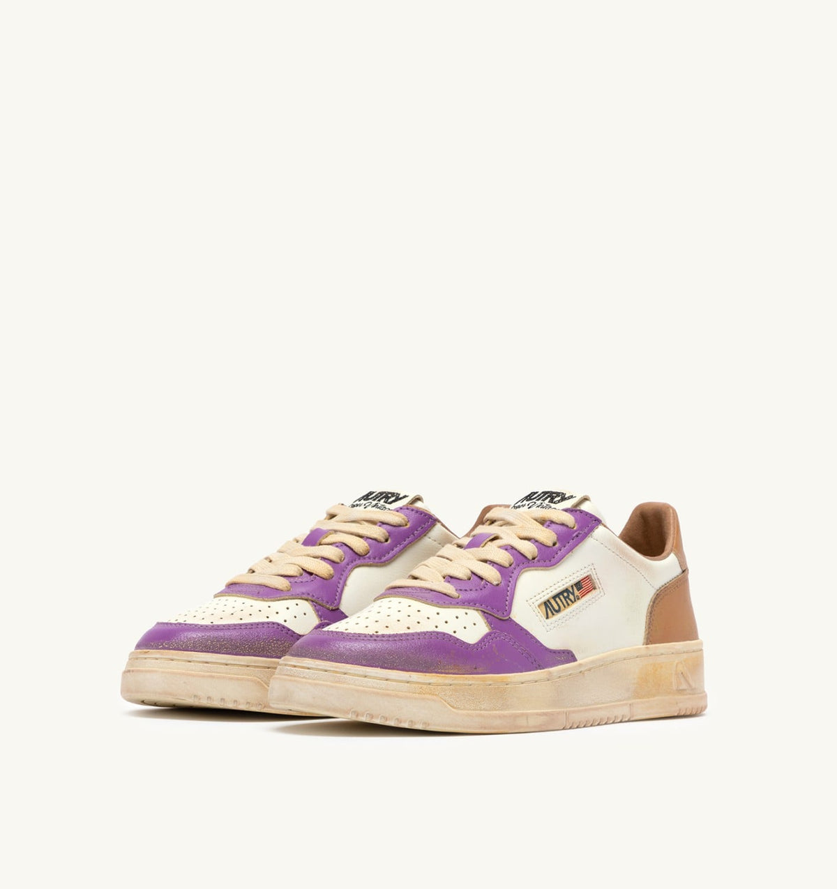 MEDALIST LOW SUPER VINTAGE SNEAKERS IN WHITE APPLE CINNAMON AND DEWBERRY LEATHER - AUTRY Everyday