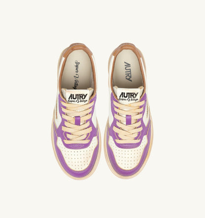 MEDALIST LOW SUPER VINTAGE SNEAKERS IN WHITE APPLE CINNAMON AND DEWBERRY LEATHER - AUTRY Everyday