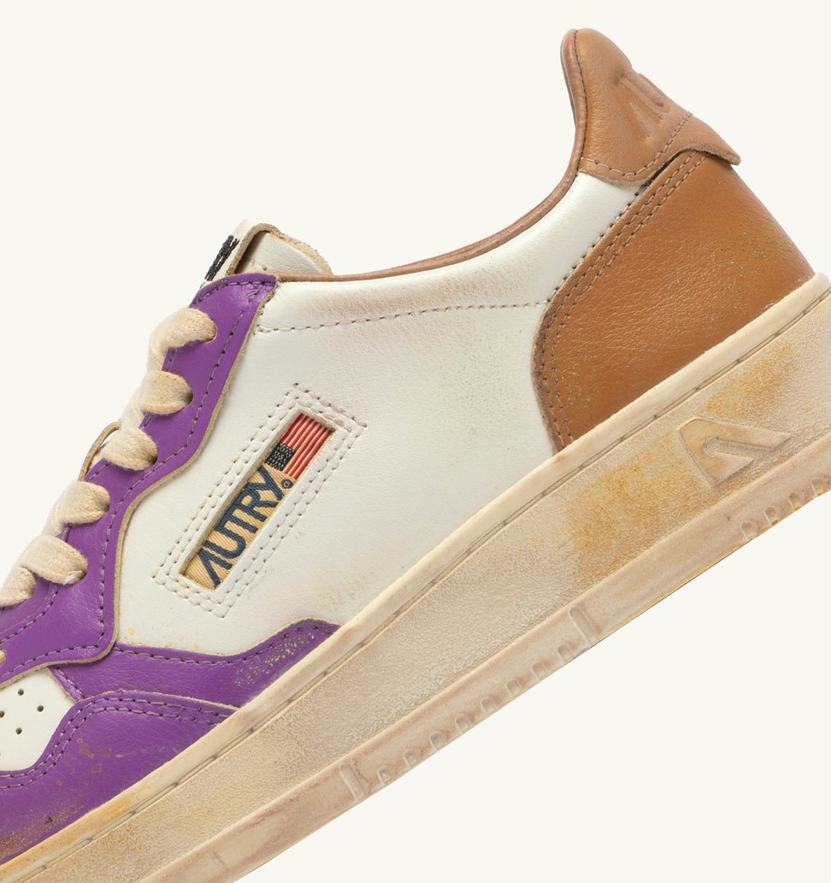 MEDALIST LOW SUPER VINTAGE SNEAKERS IN WHITE APPLE CINNAMON AND DEWBERRY LEATHER - AUTRY Everyday